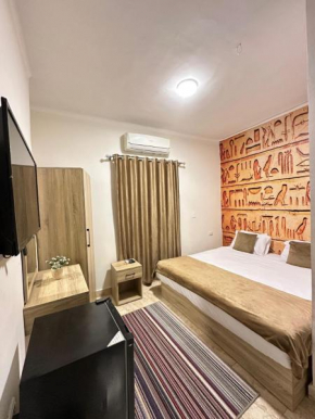 Pyramids Crystal Guest House